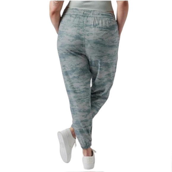 ATHLETA Farallon Jogger in Fog Camo Coast Grey NWT - Picture 4 of 7